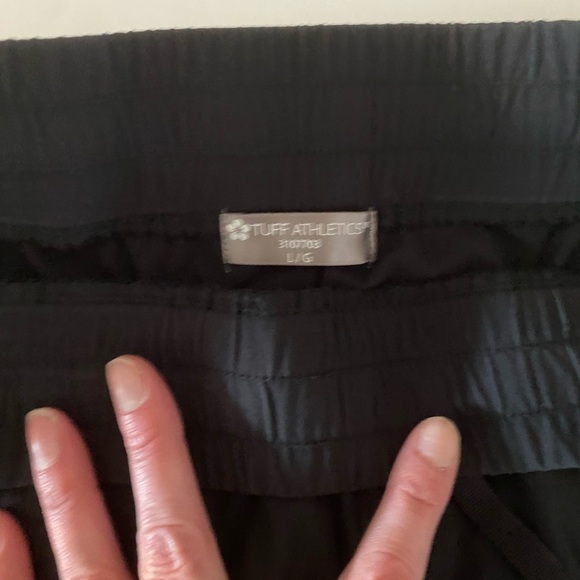 Black exercise shorts - Picture 3 of 3